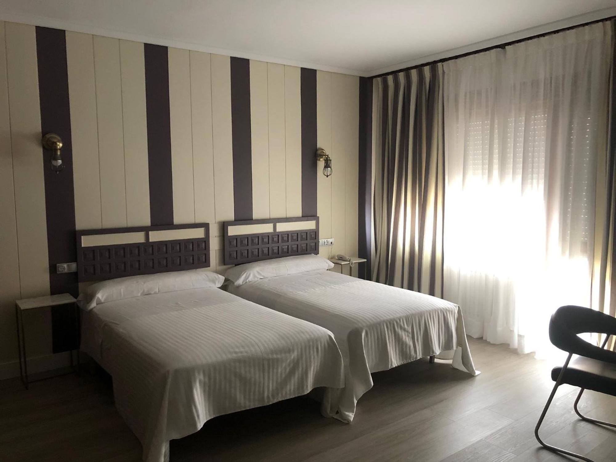Hotel Marques De Santillana 토렐라베가 외부 사진