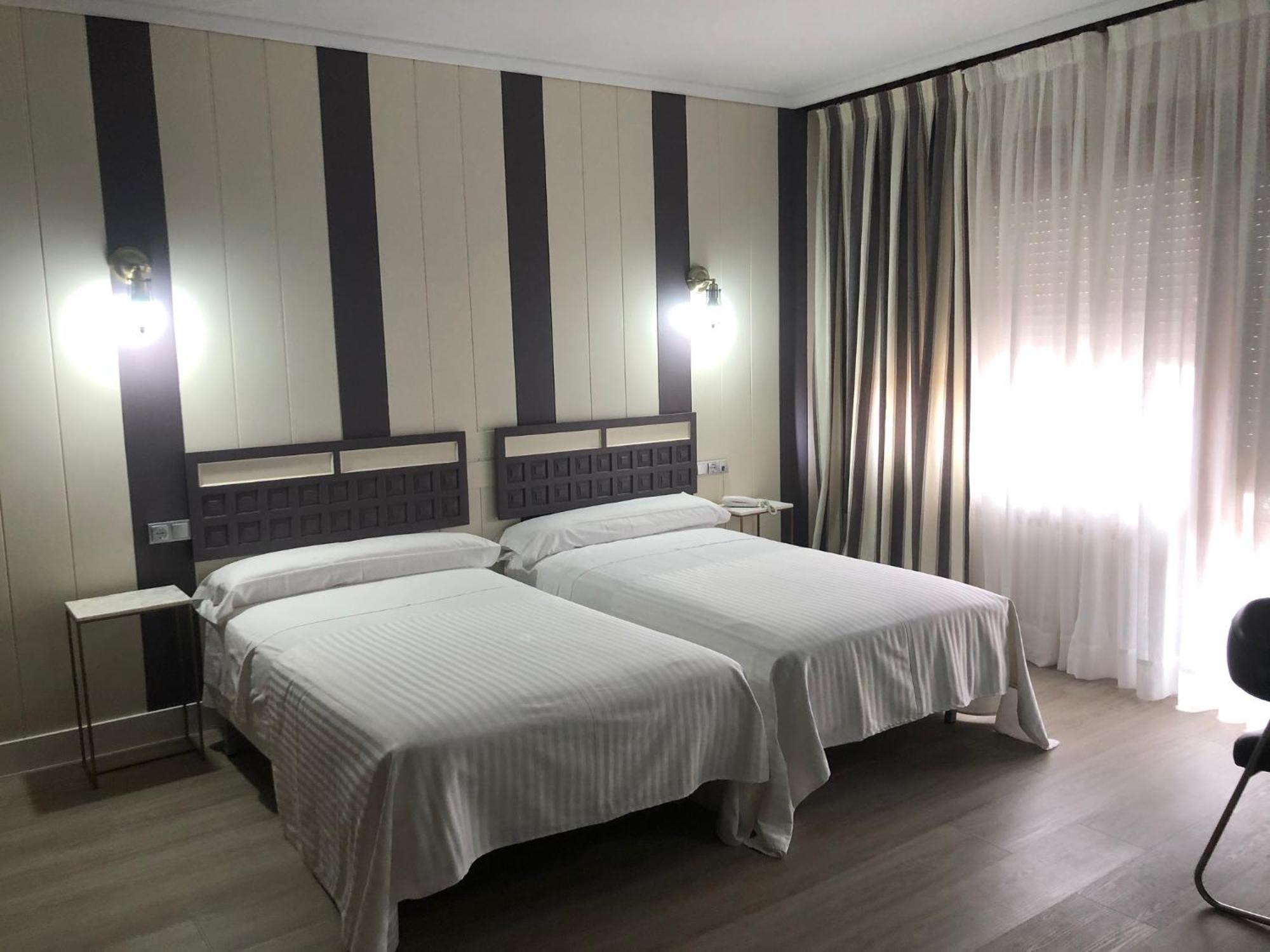 Hotel Marques De Santillana 토렐라베가 외부 사진